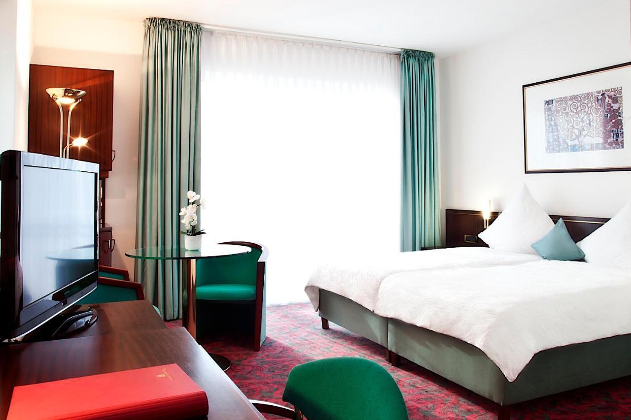 Hotel Schloss Schwarzenfeld Habitación foto